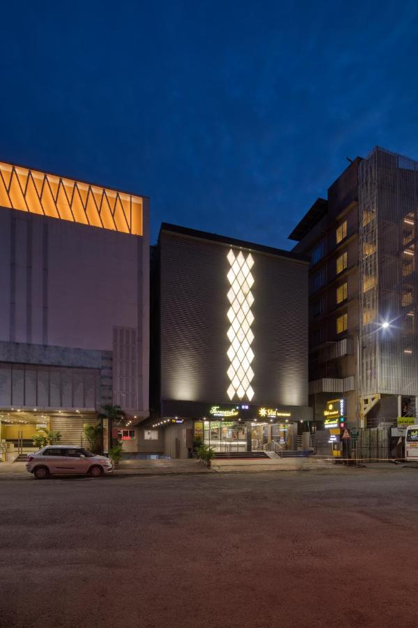 Hotel Sifat International Surate Exterior foto