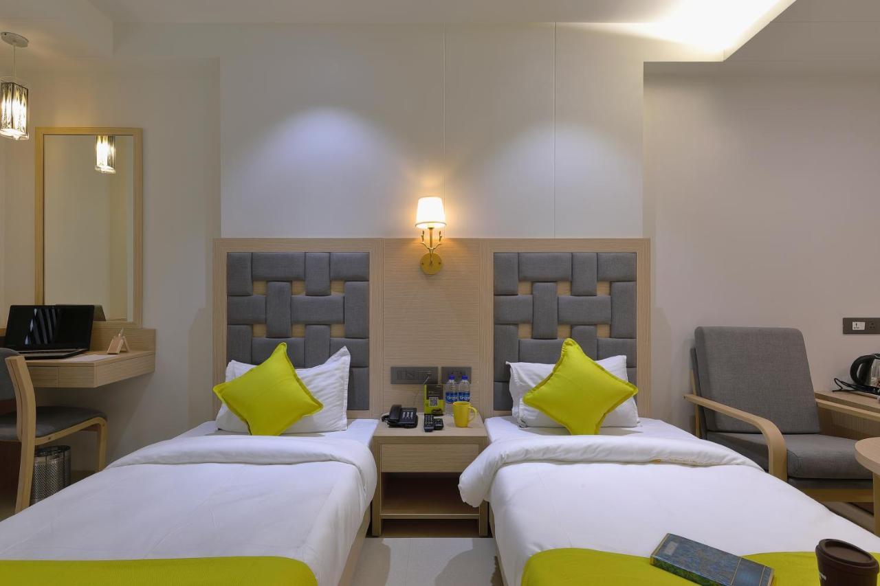 Hotel Sifat International Surate Exterior foto