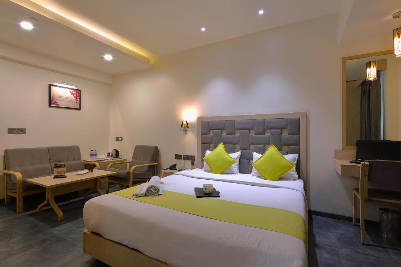 Hotel Sifat International Surate Exterior foto