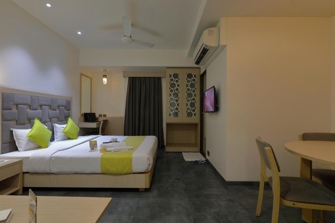 Hotel Sifat International Surate Exterior foto