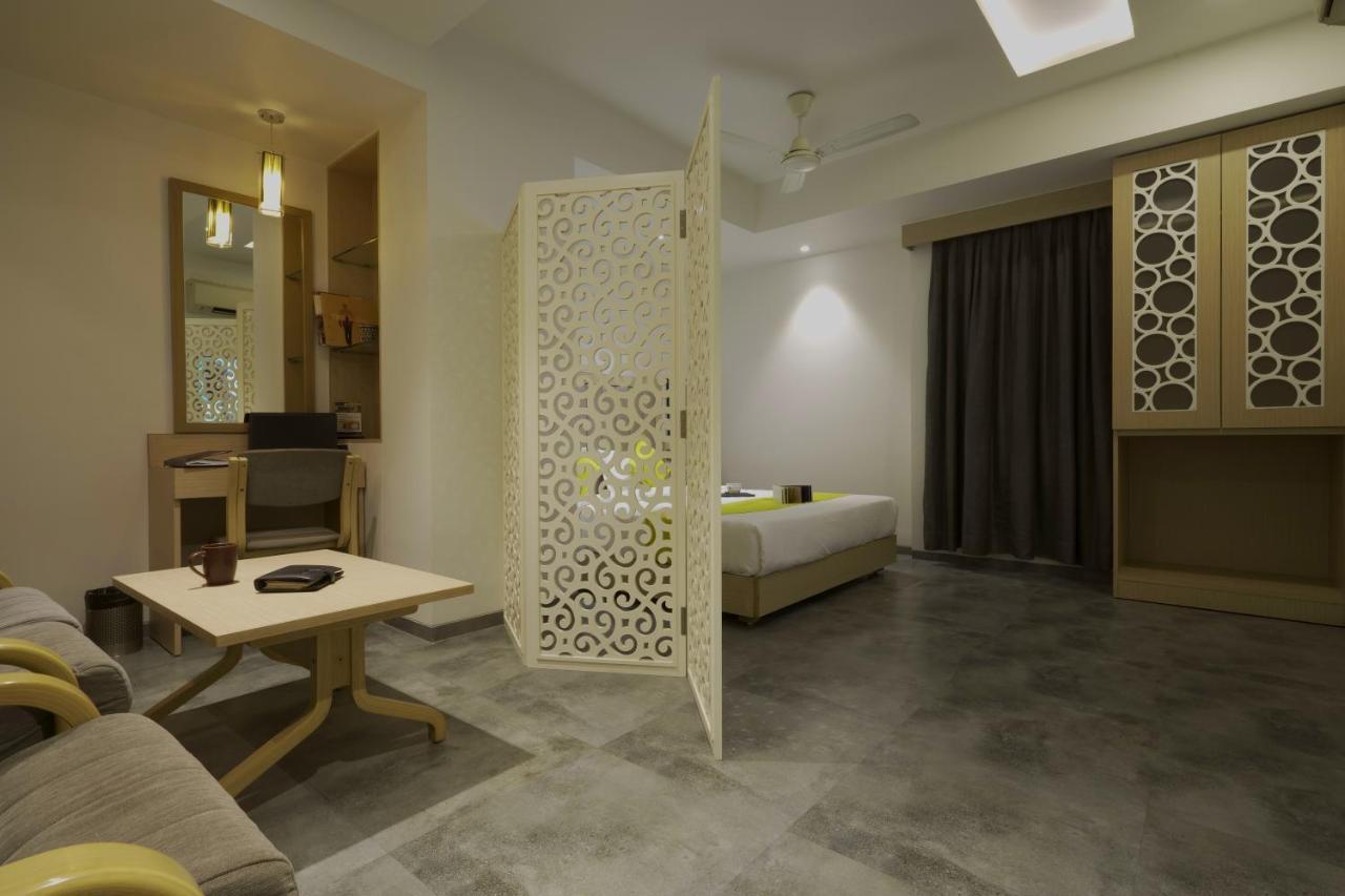 Hotel Sifat International Surate Exterior foto