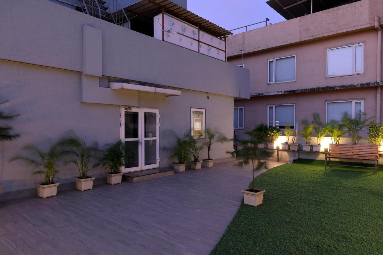 Hotel Sifat International Surate Exterior foto