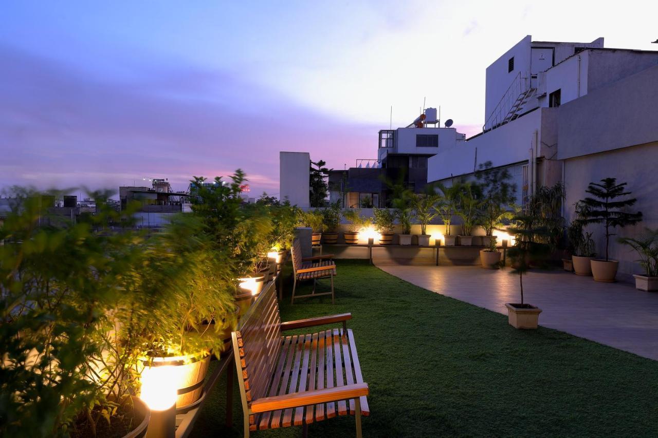 Hotel Sifat International Surate Exterior foto