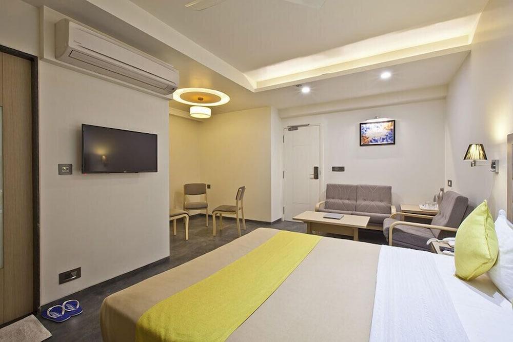 Hotel Sifat International Surate Exterior foto