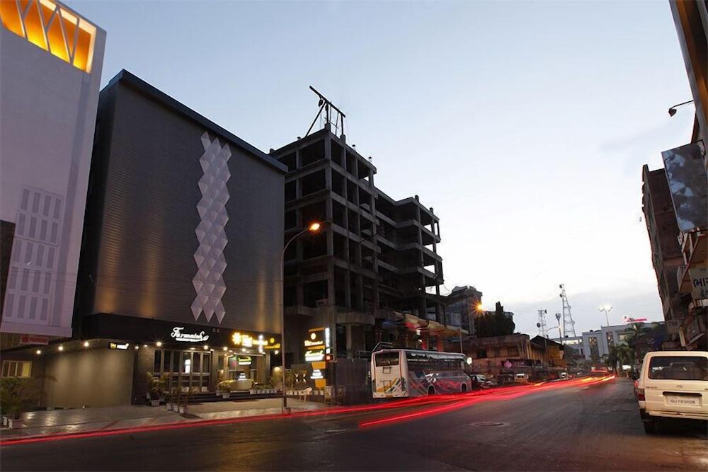 Hotel Sifat International Surate Exterior foto